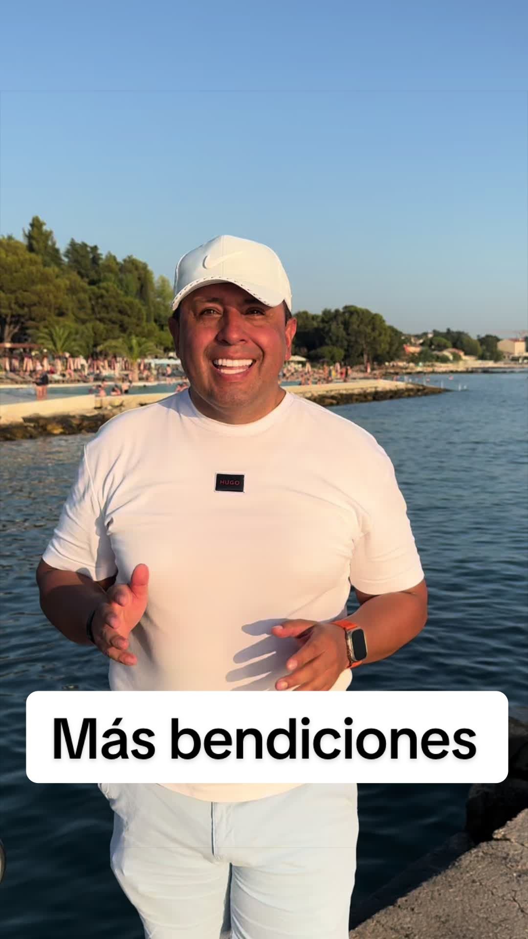 🌊 TAMBIÉN HAY TIEMPO PARA DISFRUTAR LA VIDA 🇭🇷 No todo es trabajo. También hay momentos para respirar, compartir, reír y agradecer. Hoy, desde Poreč, Croacia, disfrutamos de uno de esos instantes que nos recuerdan que el esfuerzo vale la pena. Trabajar co — video de TikTok